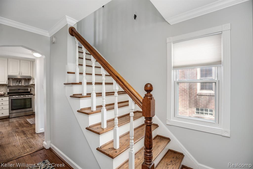 1520 Hampton Road Grosse Pointe Woods, MI 48236 - Photo 5 of 34
