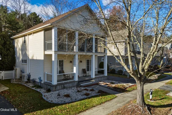 $1,050,000 | 15 Thoroughbred Drive, Saratoga Springs, NY 12866