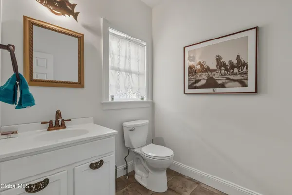 $1,050,000 | 15 Thoroughbred Drive, Saratoga Springs, NY 12866
