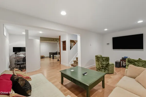 $1,050,000 | 15 Thoroughbred Drive, Saratoga Springs, NY 12866