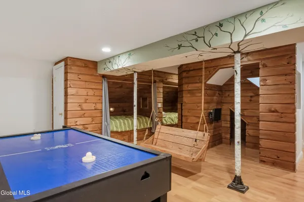 $1,050,000 | 15 Thoroughbred Drive, Saratoga Springs, NY 12866