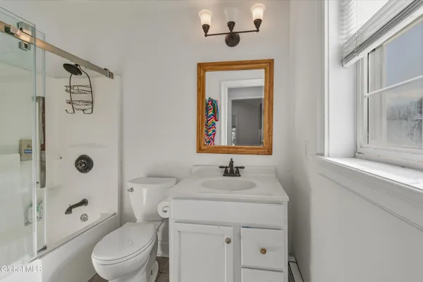 $1,050,000 | 15 Thoroughbred Drive, Saratoga Springs, NY 12866