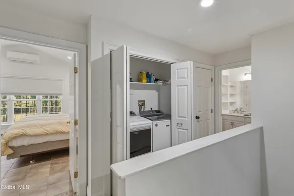 $1,050,000 | 15 Thoroughbred Drive, Saratoga Springs, NY 12866