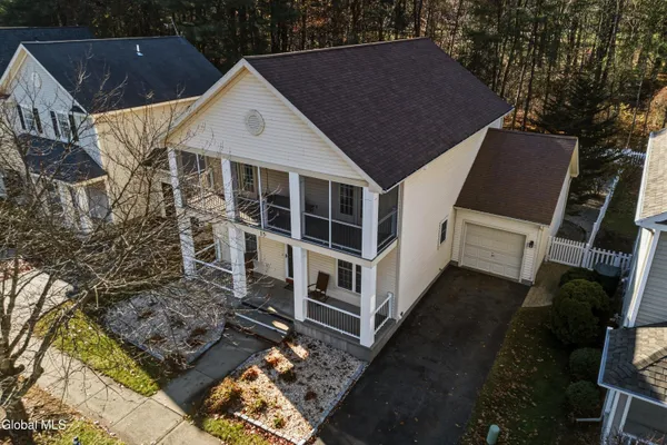 $1,050,000 | 15 Thoroughbred Drive, Saratoga Springs, NY 12866