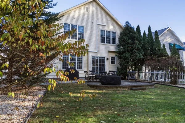 $1,050,000 | 15 Thoroughbred Drive, Saratoga Springs, NY 12866