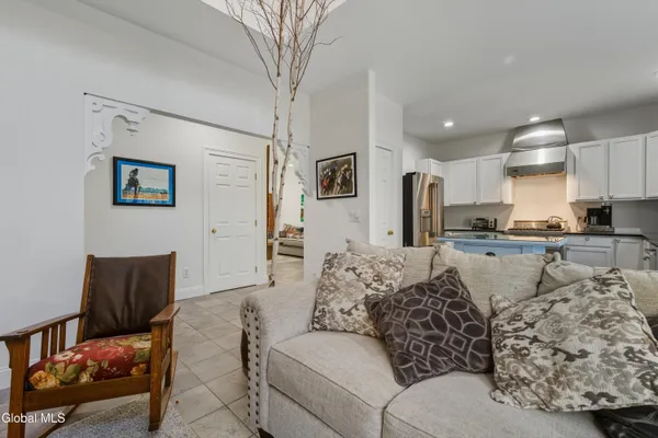 $1,050,000 | 15 Thoroughbred Drive, Saratoga Springs, NY 12866