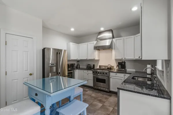 $1,050,000 | 15 Thoroughbred Drive, Saratoga Springs, NY 12866