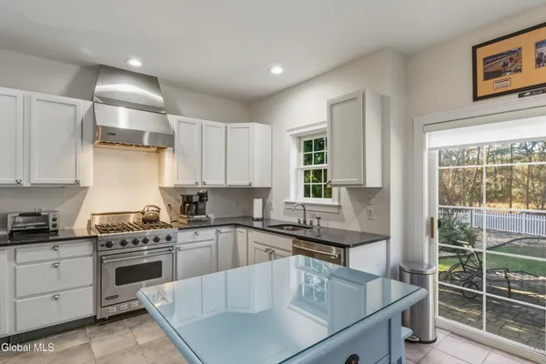 $1,050,000 | 15 Thoroughbred Drive, Saratoga Springs, NY 12866
