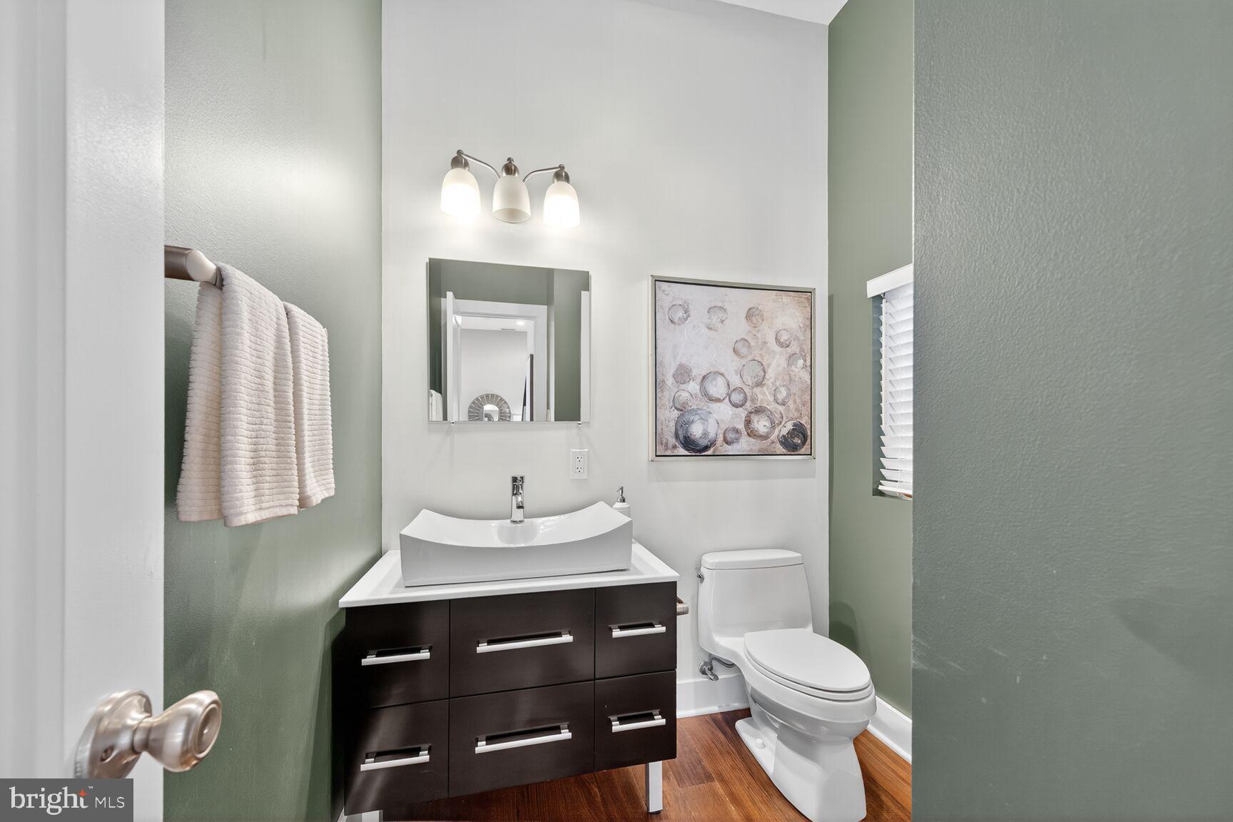 762 Park Road Northwest, Unit 7 Washington, DC 20010 - Photo 10 of 33 a bathroom with a toilet a sink and mirror
