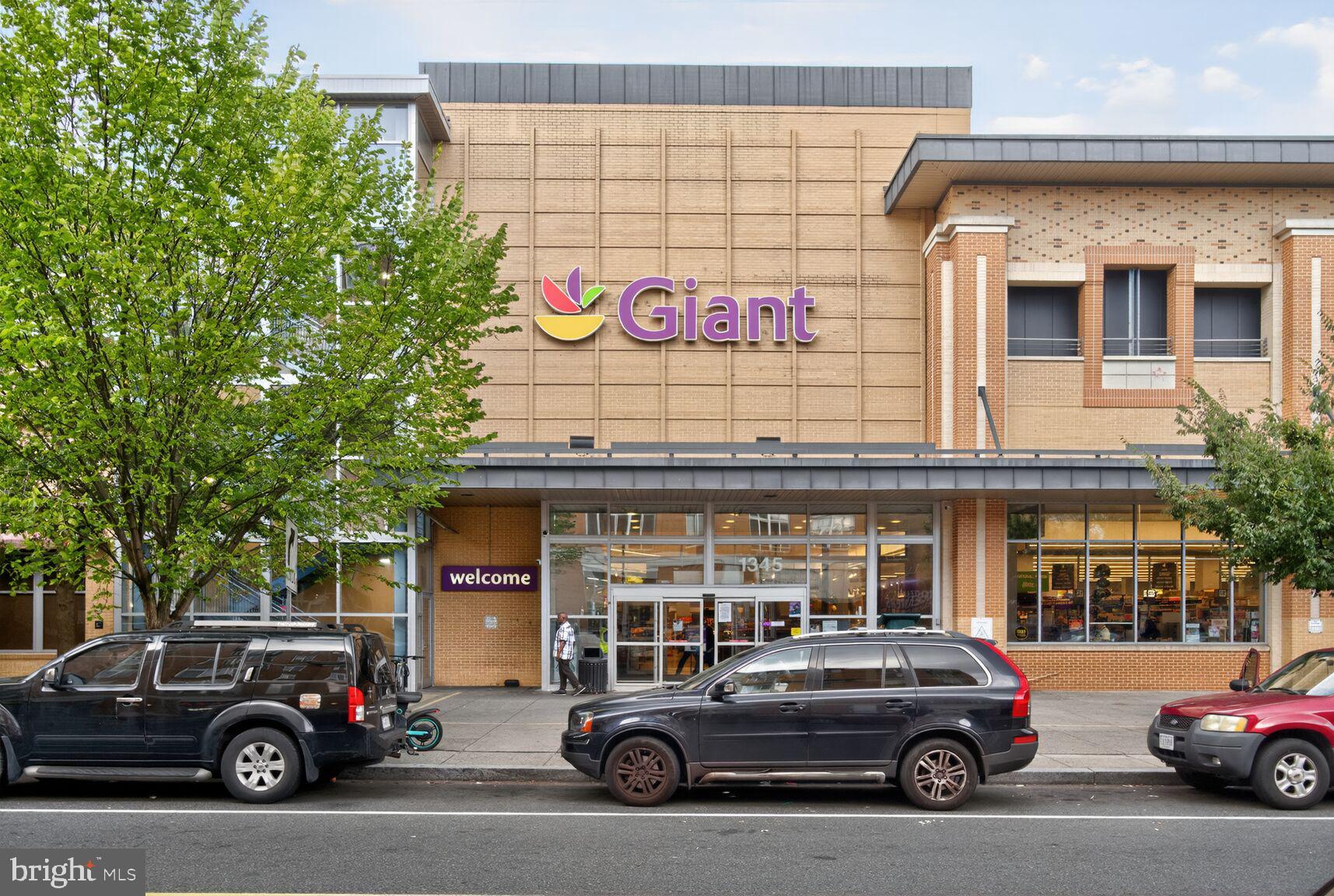 762 Park Road Northwest, Unit 7 Washington, DC 20010 - Photo 27 of 33 a building view