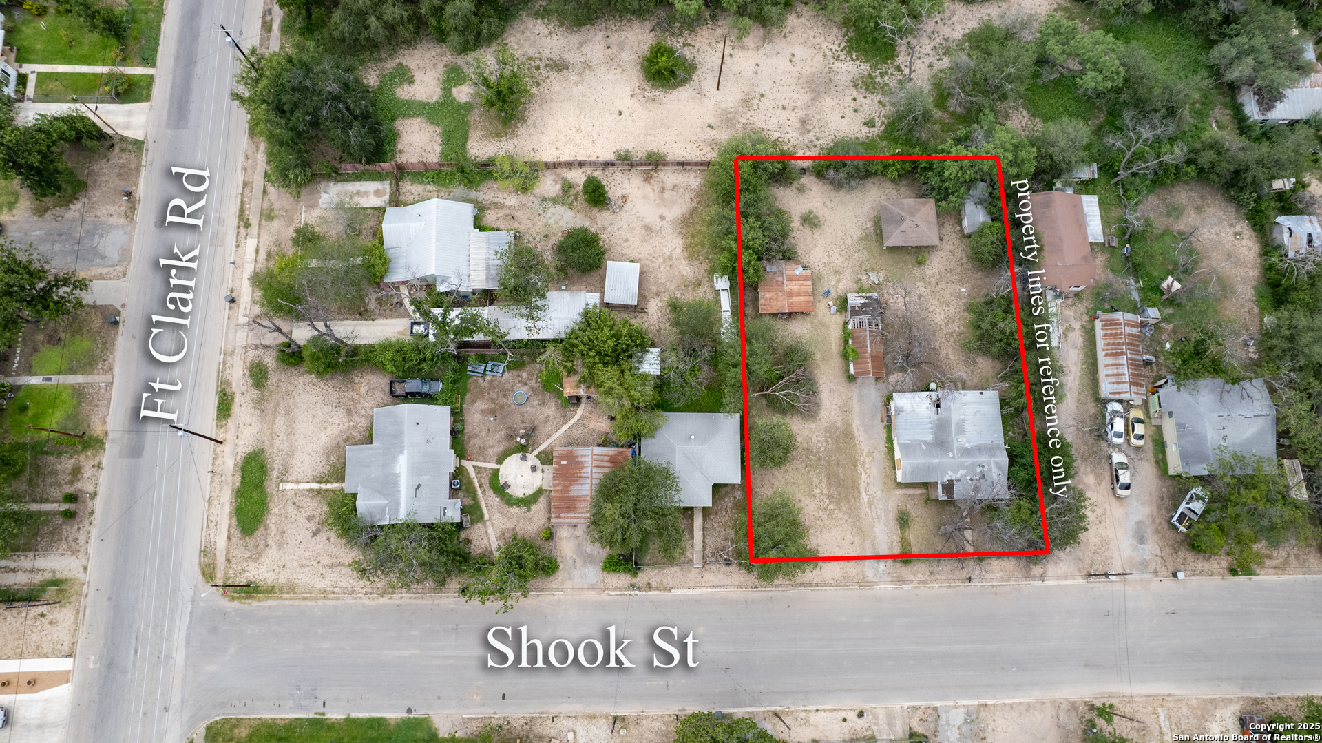 256 Shook Street Uvalde, TX 78801 - Photo 2 of 10