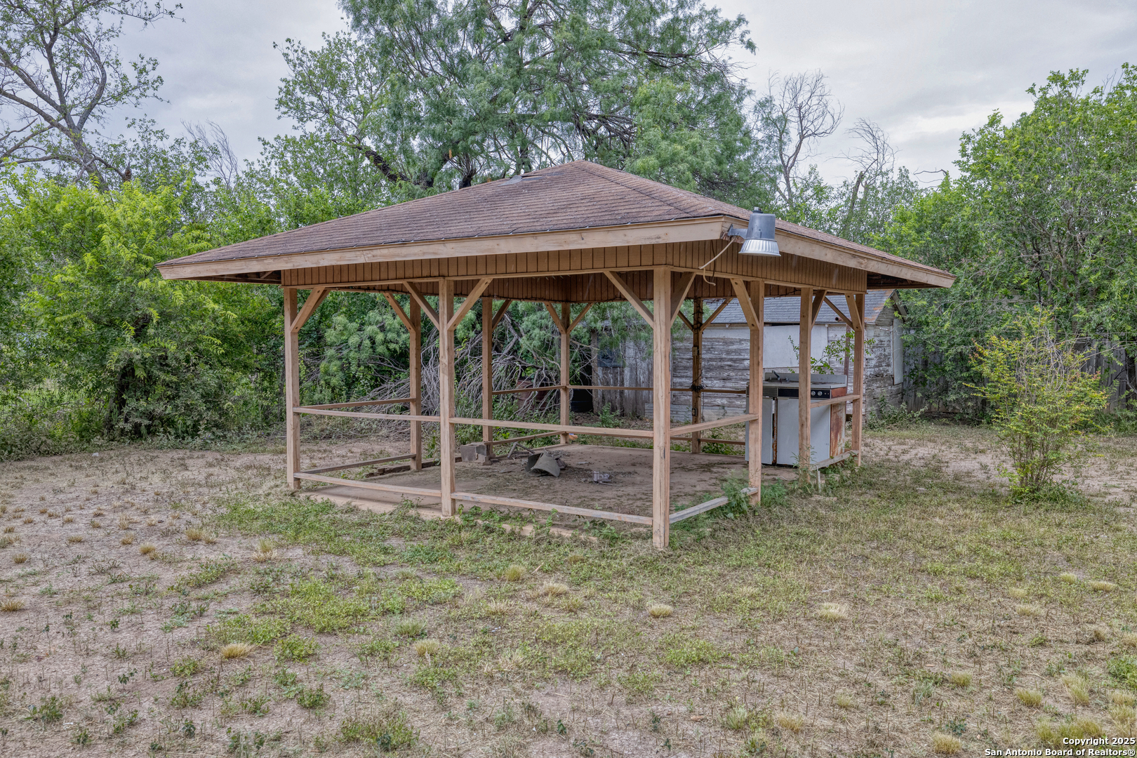 256 Shook Street Uvalde, TX 78801 - Photo 3 of 10