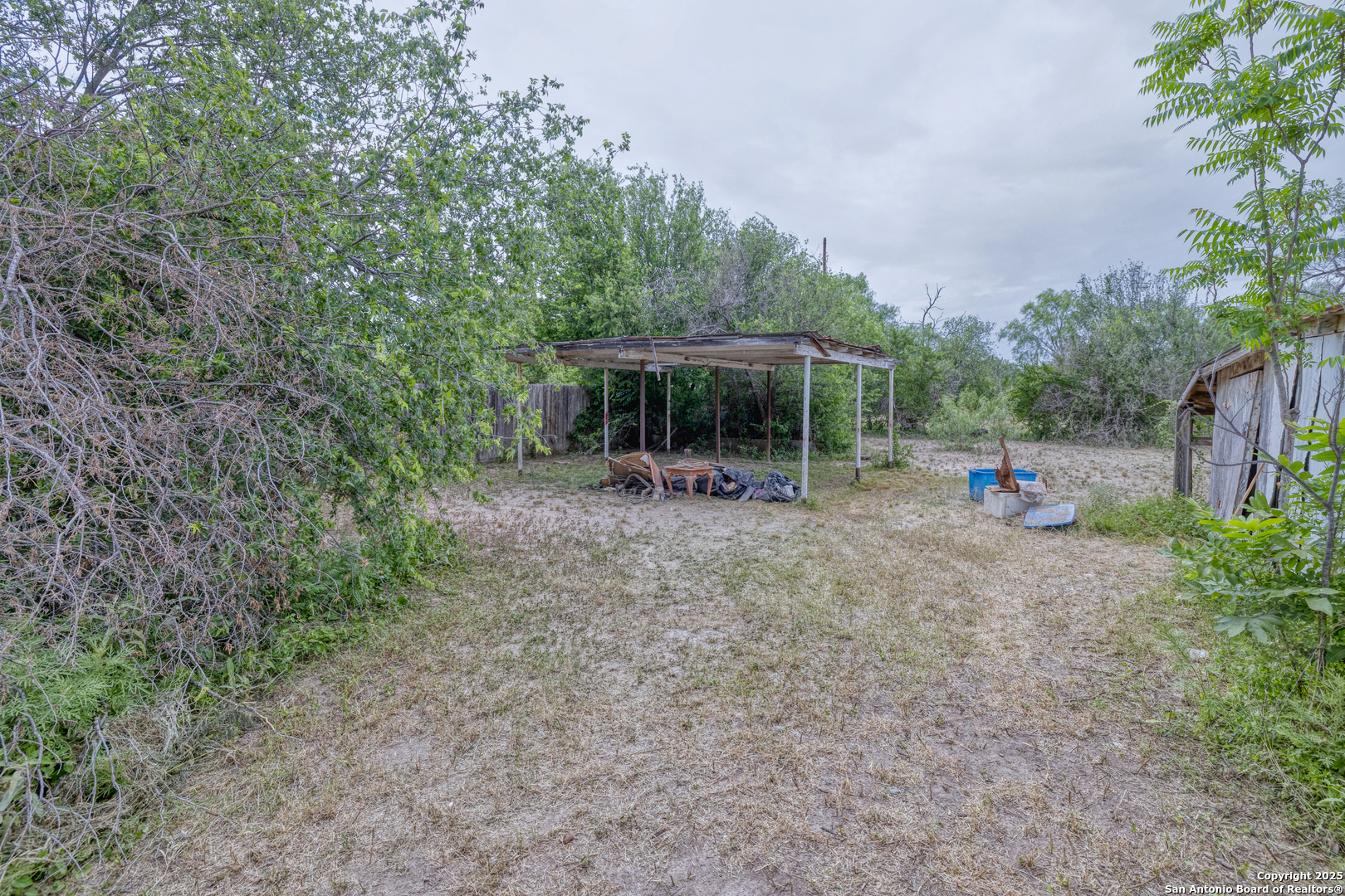 256 Shook Street Uvalde, TX 78801 - Photo 4 of 10