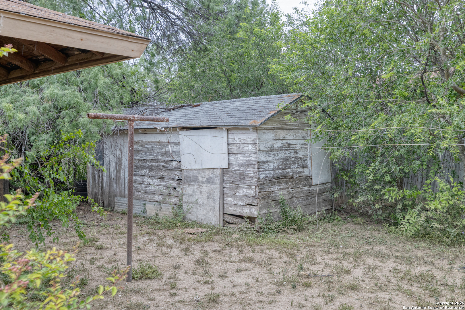 256 Shook Street Uvalde, TX 78801 - Photo 6 of 10