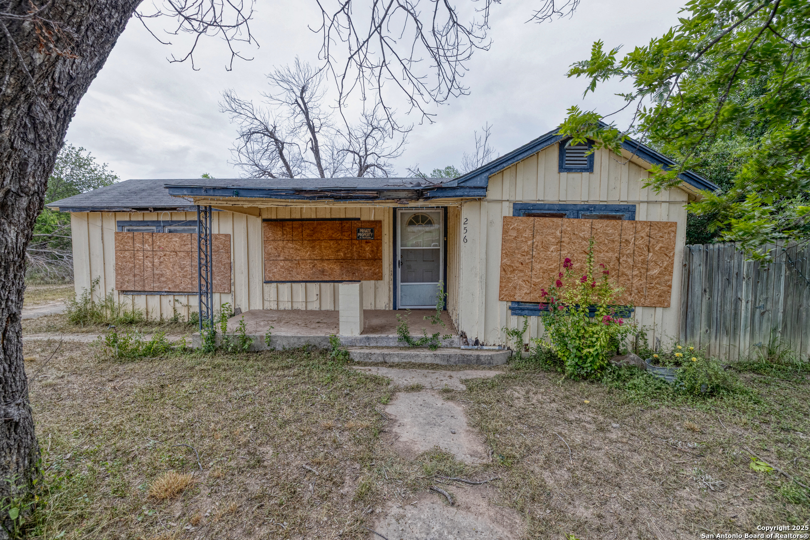 256 Shook Street Uvalde, TX 78801 - Photo 7 of 10