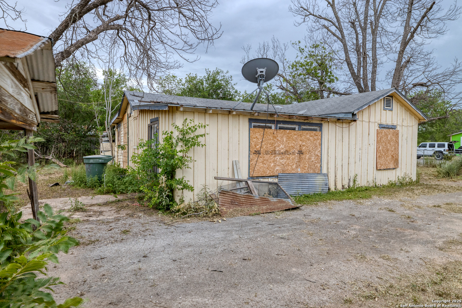 256 Shook Street Uvalde, TX 78801 - Photo 9 of 10