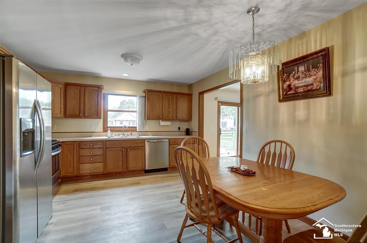 954 Eagle Ridge Trail Temperance, MI 48182 - Photo 13 of 37 50048558-12.JPG