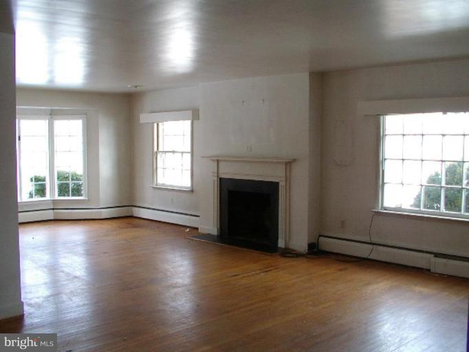 606 Keyes Ferry Road Charles Town, WV 25414 - Photo 2 of 11 Living Room