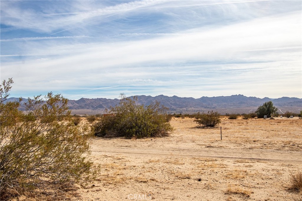 4700 Sun Oro Road Joshua Tree, CA 92252 - Photo 13 of 15 a view of lake view and mountain