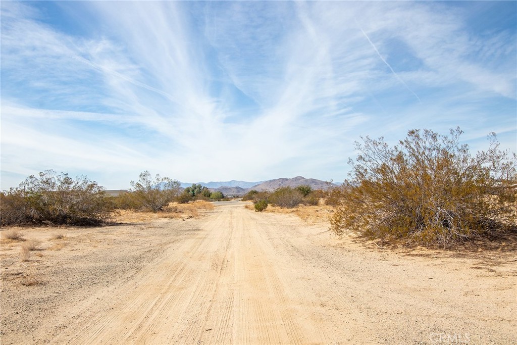 4700 Sun Oro Road Joshua Tree, CA 92252 - Photo 8 of 15 a view of lake view and mountain view