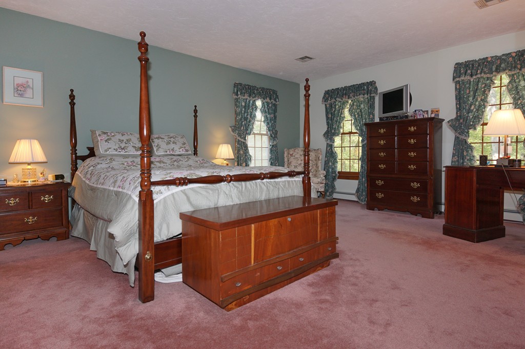 54 Gilmore Road Southborough, MA 01772 - Photo 14 of 25