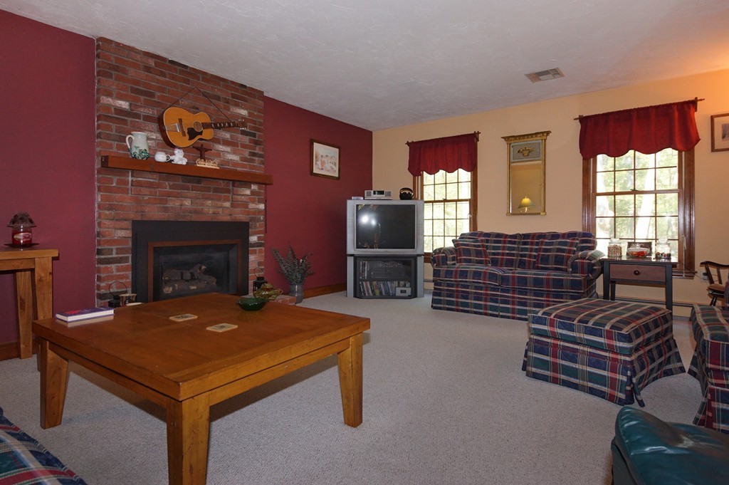 54 Gilmore Road Southborough, MA 01772 - Photo 4 of 25