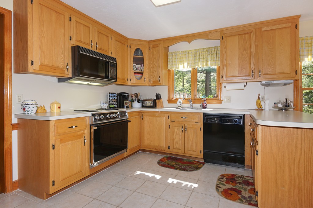 54 Gilmore Road Southborough, MA 01772 - Photo 5 of 25