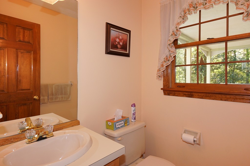 54 Gilmore Road Southborough, MA 01772 - Photo 8 of 25