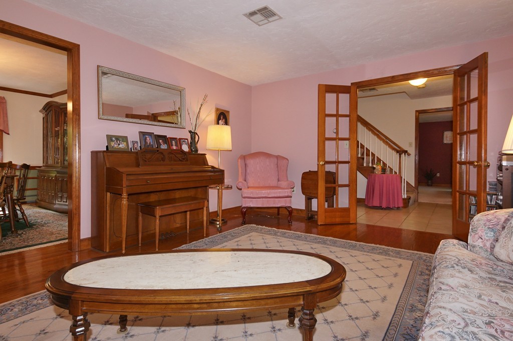 54 Gilmore Road Southborough, MA 01772 - Photo 10 of 25