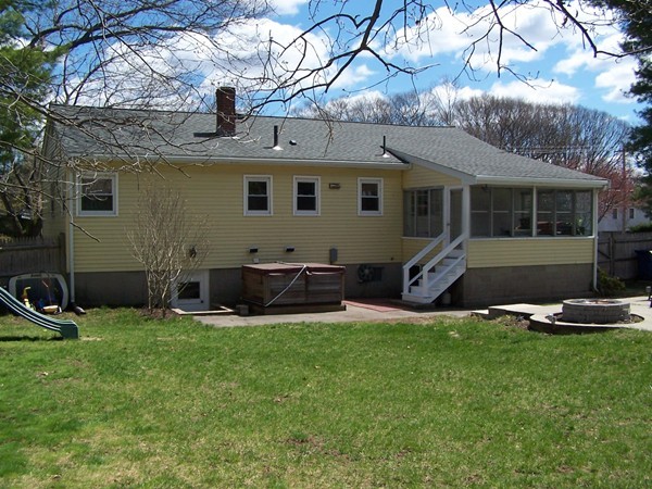 31 Smith Road Randolph, MA 02368 - Photo 4 of 26 Gallery Image 4