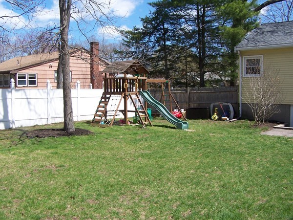 31 Smith Road Randolph, MA 02368 - Photo 5 of 26 Gallery Image 5