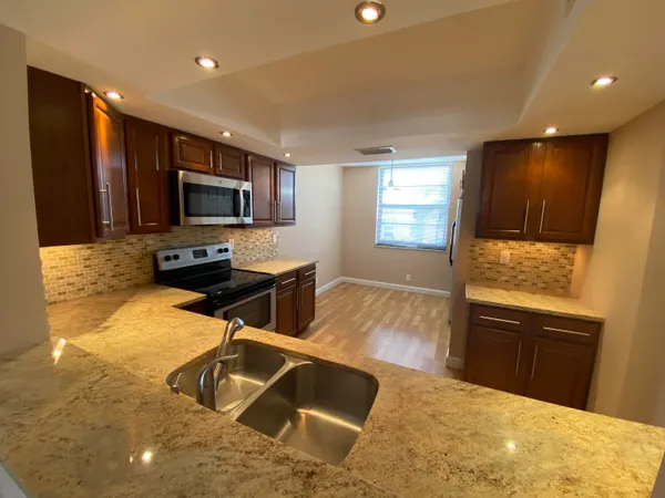 $1,900 | 7365 Northwest 18th Street, Unit 202, Margate, FL 33063