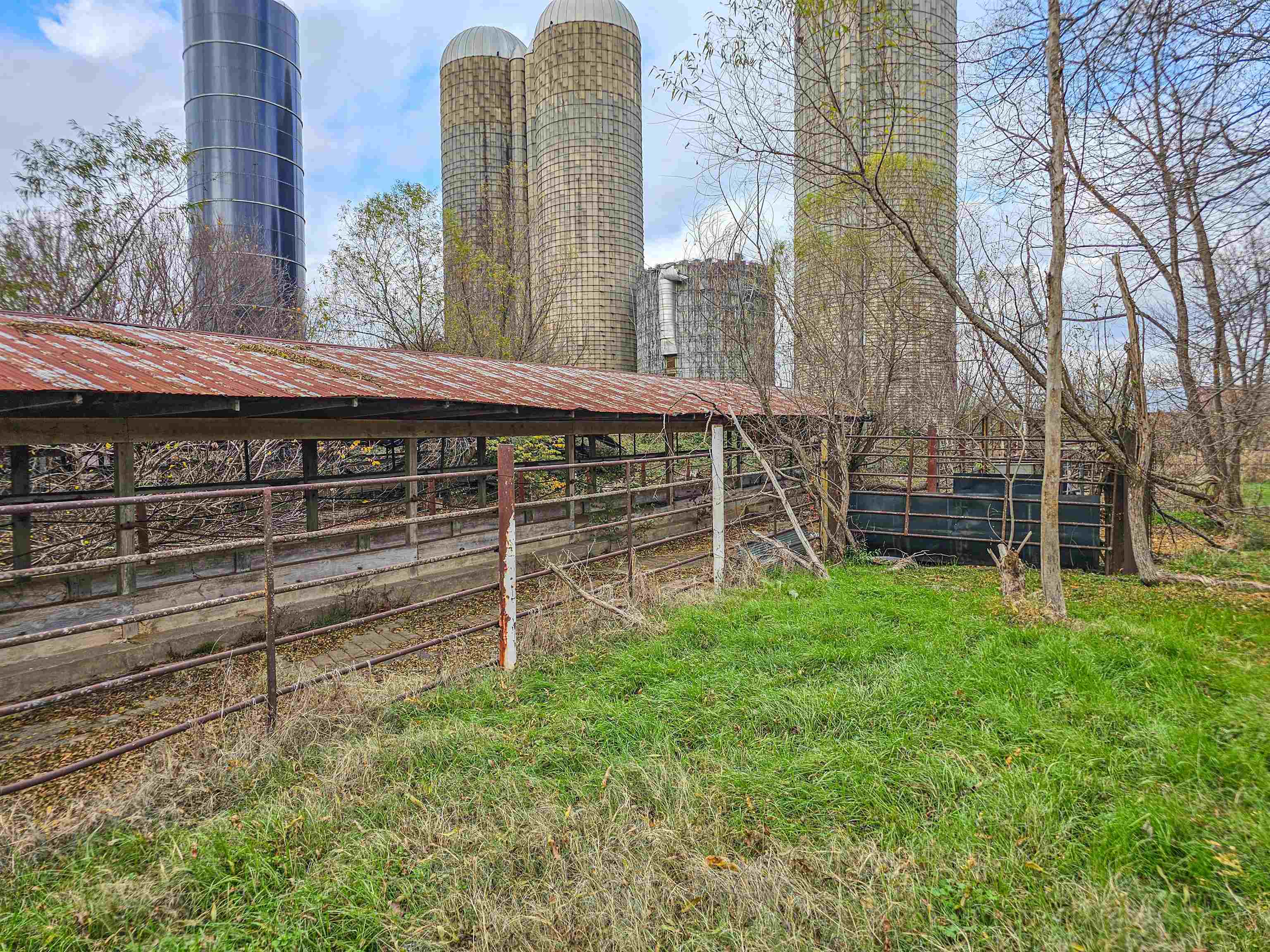 Fisherville Road Collierville, TN 38017 - Photo 29 of 30 a view of a backyard with wooden fence and a bench