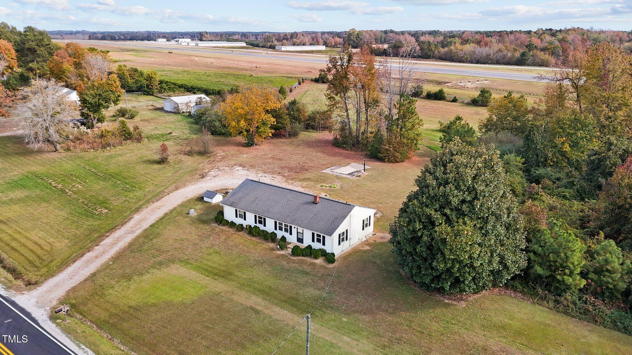 6206 Huntsboro Road Oxford, NC 27565 - Photo 10 of 34 9-web-or-mls-DJI_20241104123829_0622_D