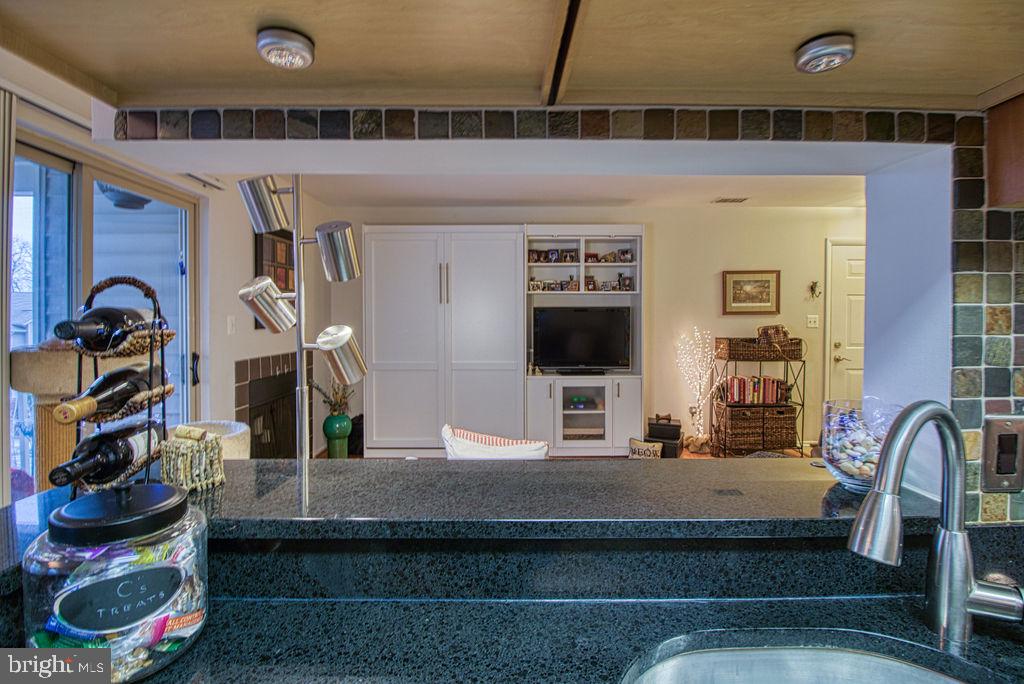 1783 Jonathan Way, Unit J Reston, VA 20190 - Photo 3 of 42 Kitchen