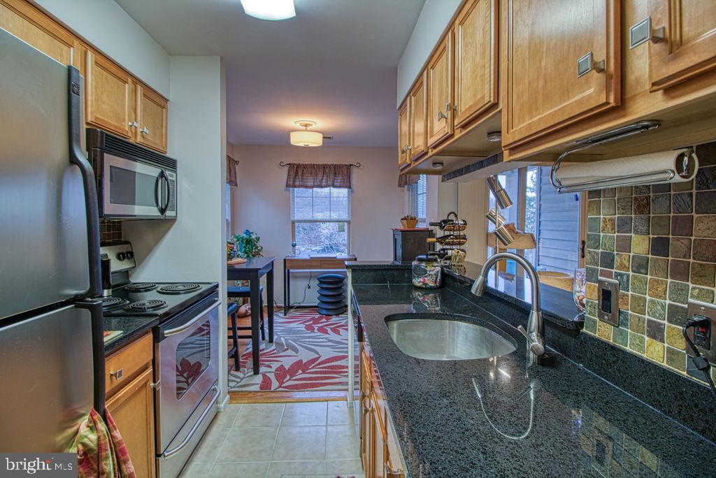 1783 Jonathan Way, Unit J Reston, VA 20190 - Photo 4 of 42 Kitchen