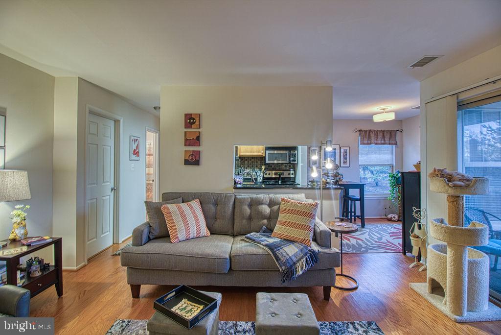 1783 Jonathan Way, Unit J Reston, VA 20190 - Photo 6 of 42 Living Room
