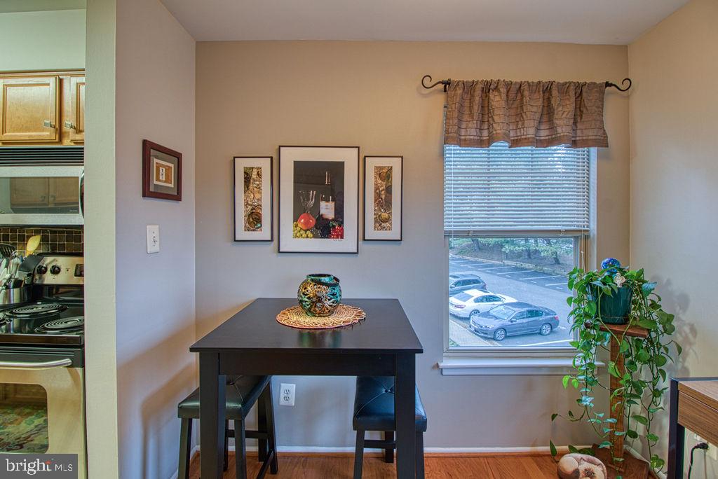 1783 Jonathan Way, Unit J Reston, VA 20190 - Photo 8 of 42 Dining room