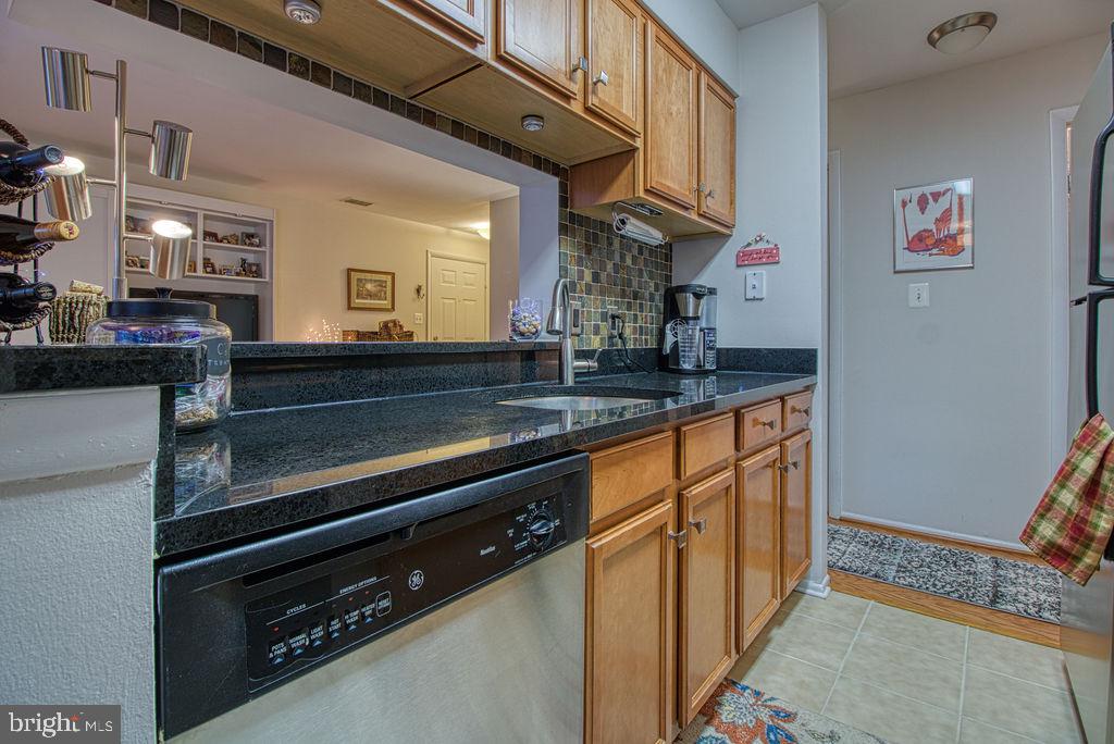 1783 Jonathan Way, Unit J Reston, VA 20190 - Photo 9 of 42 Kitchen