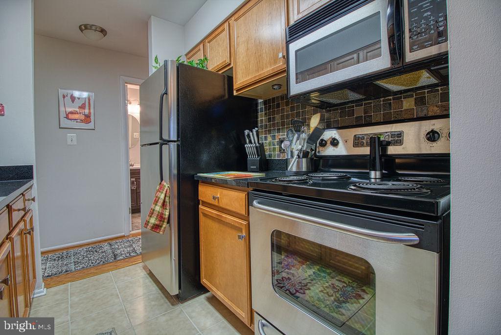 1783 Jonathan Way, Unit J Reston, VA 20190 - Photo 10 of 42 Kitchen