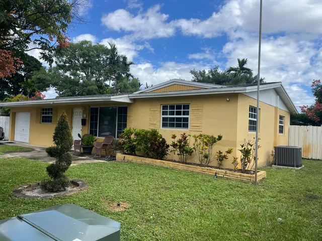 $559,999 | 621 Southwest 68th Avenue, Pembroke Pines, FL 33023