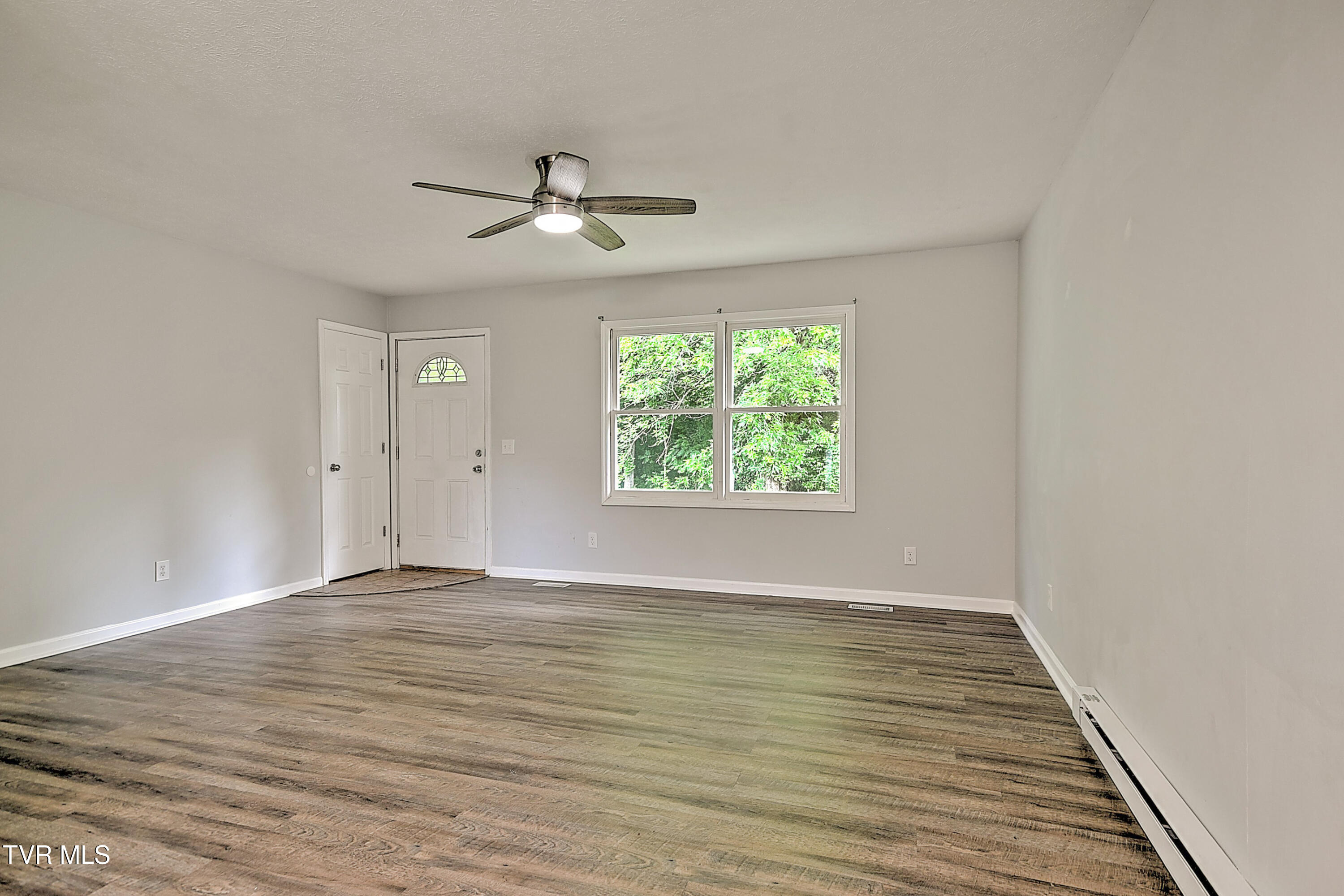 1117 Hunting Hill Road Piney Flats, TN 37686 - Photo 7 of 30 2F8C9887-7646-44C3-A9C6-C1EE5C7C33D9