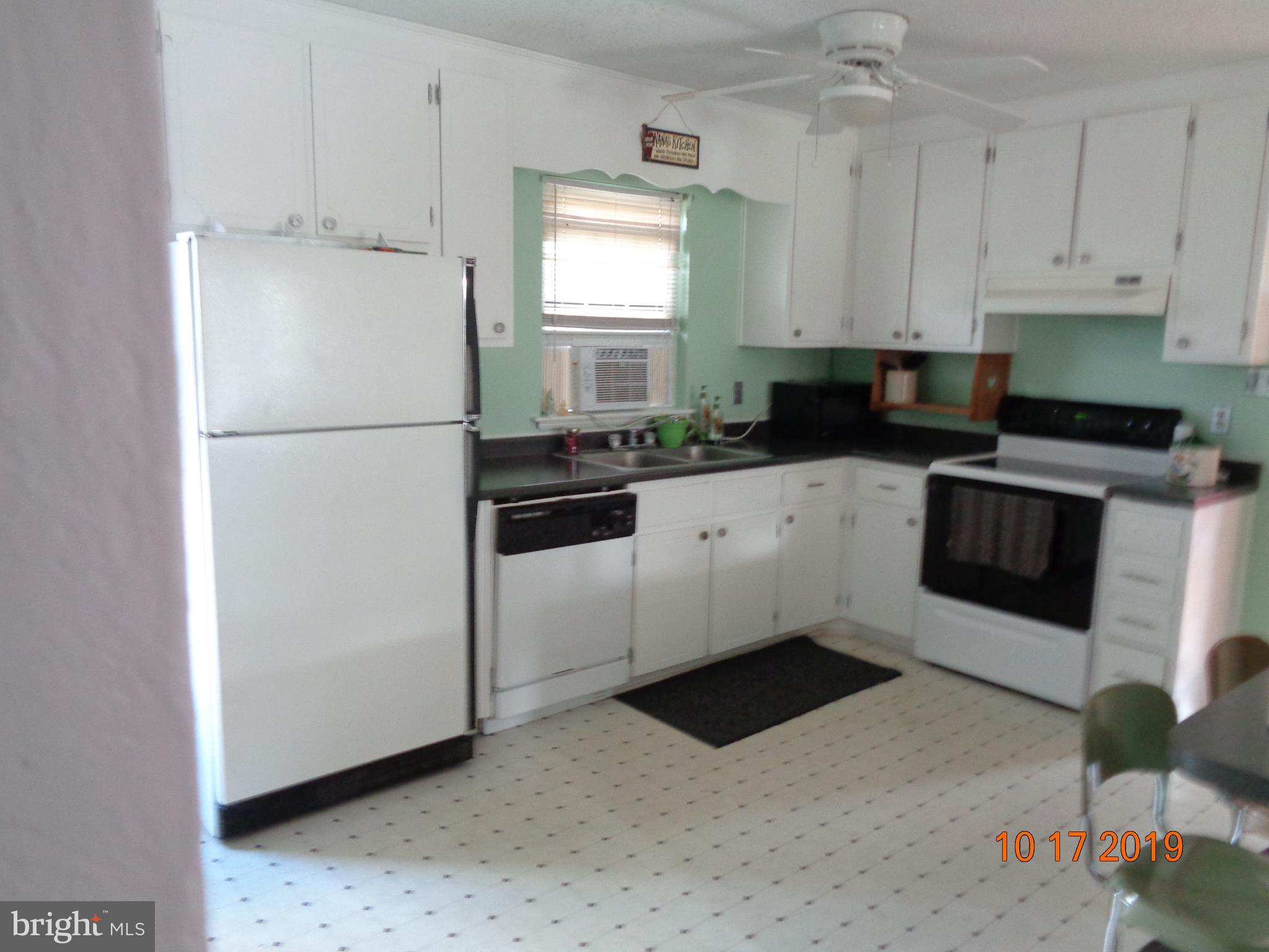 39 Coolidge Road Inwood, WV 25428 - Photo 4 of 26 KITCHEN