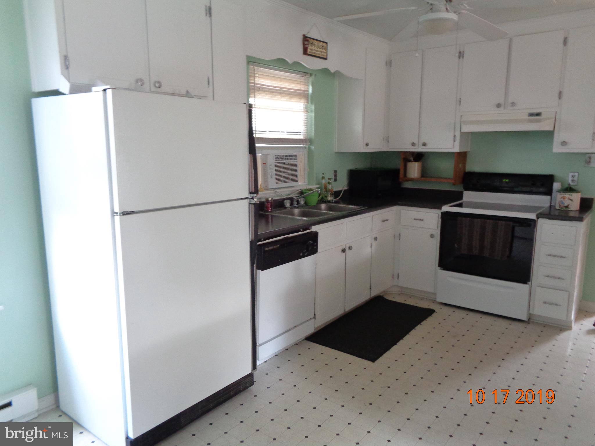 39 Coolidge Road Inwood, WV 25428 - Photo 6 of 26 KITCHEN
