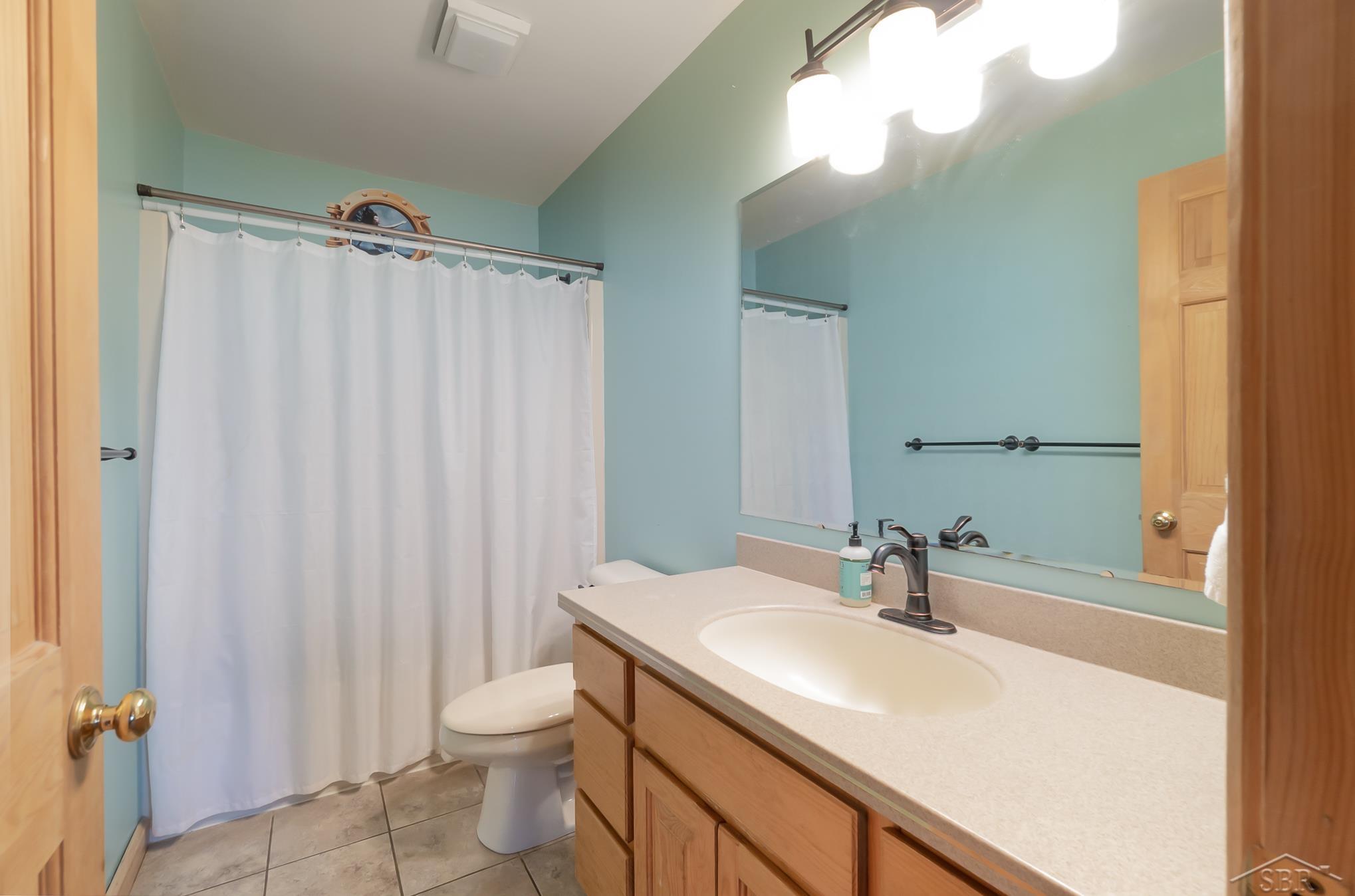 3542 Midland Road Saginaw, MI 48603 - Photo 18 of 31 Main floor full bath