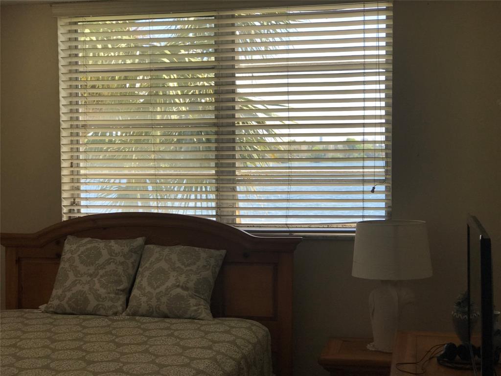 Royal Oaks Miami, FL 33179 - Photo 3 of 9 a living room with a large window