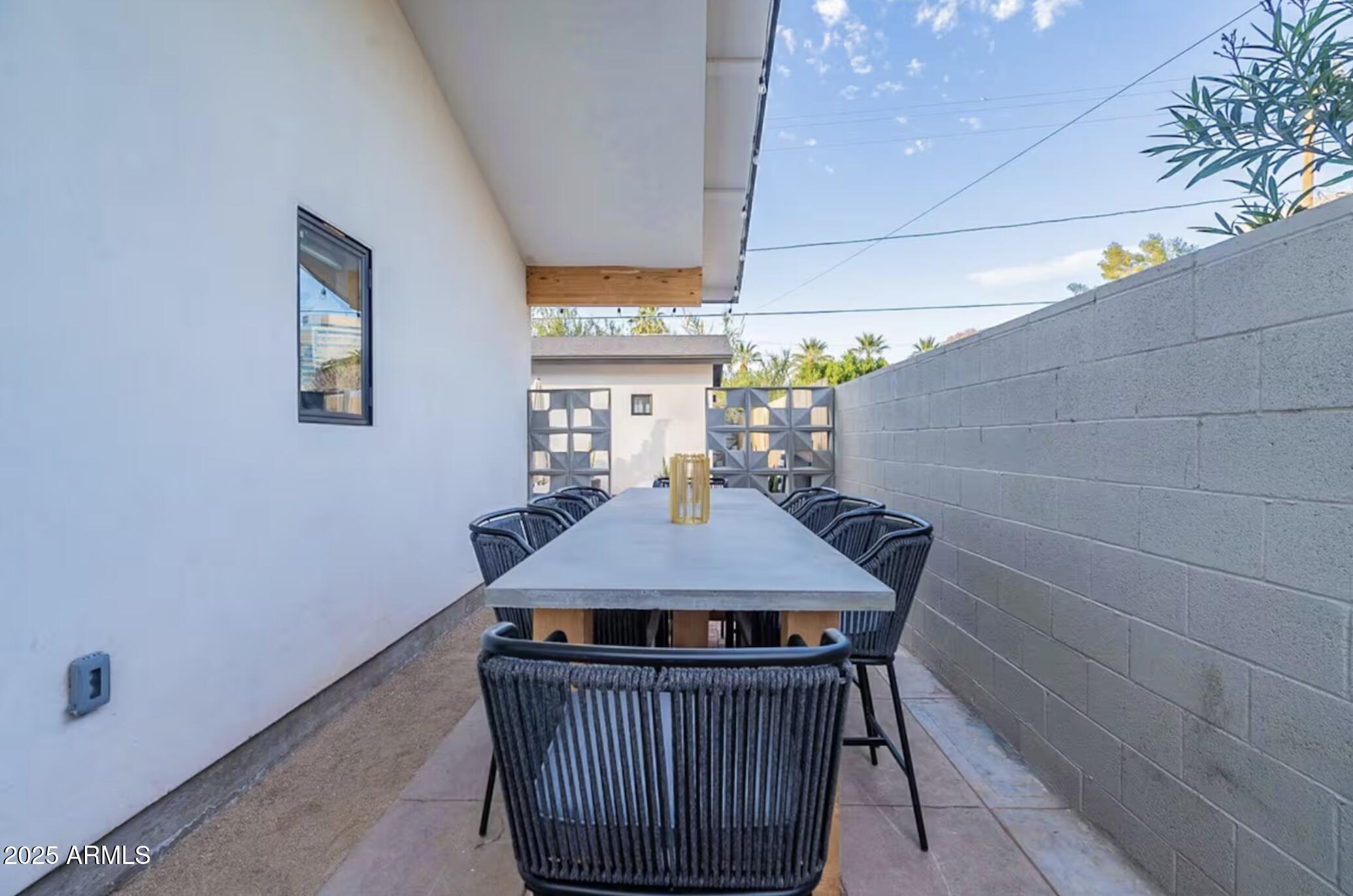 68 West Lewis Avenue Phoenix, AZ 85003 - Photo 31 of 42 a table and chairs in a room