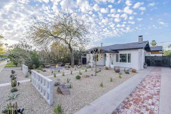 a view of a house with backyard and sitting area