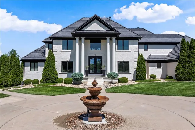 $2,750,000 | 20711 Benson Street, Bucyrus, KS 66013