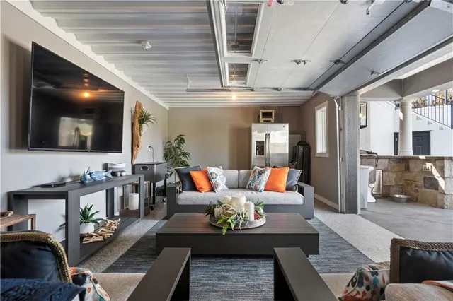 $2,750,000 | 20711 Benson Street, Bucyrus, KS 66013